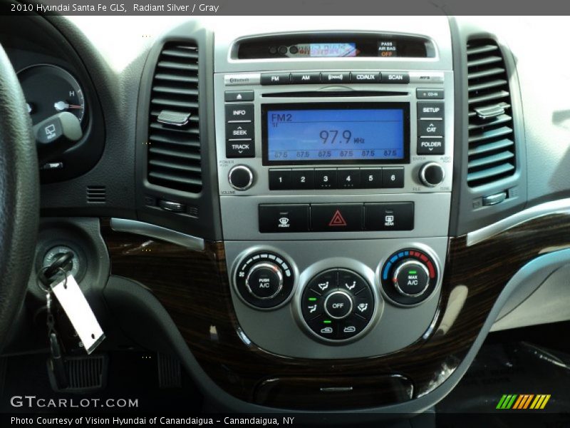 Radiant Silver / Gray 2010 Hyundai Santa Fe GLS