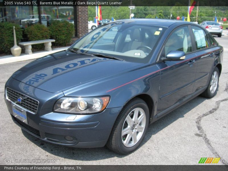 Front 3/4 View of 2005 S40 T5