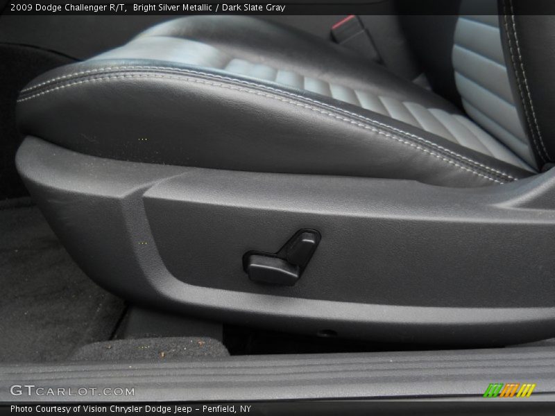 Bright Silver Metallic / Dark Slate Gray 2009 Dodge Challenger R/T