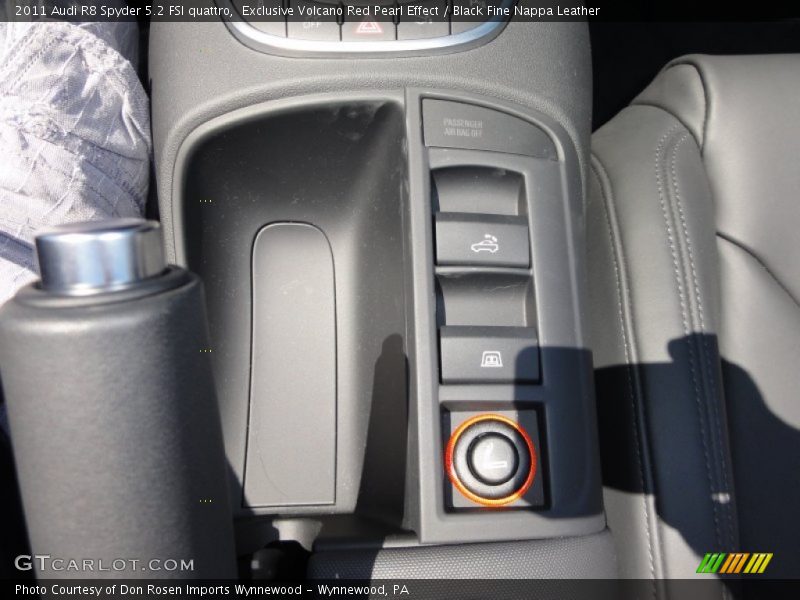 Controls of 2011 R8 Spyder 5.2 FSI quattro