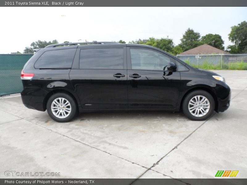 Black / Light Gray 2011 Toyota Sienna XLE