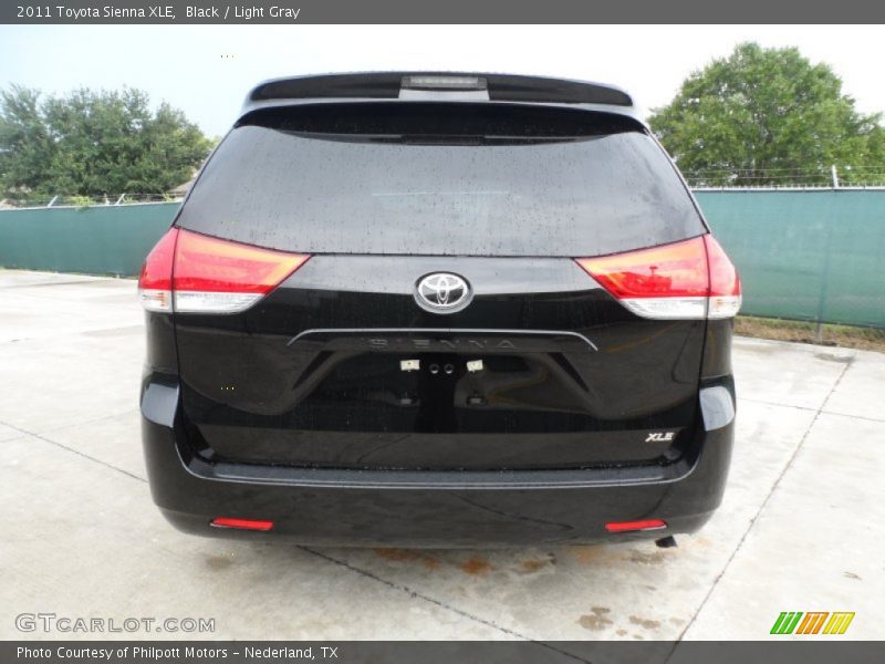 Black / Light Gray 2011 Toyota Sienna XLE
