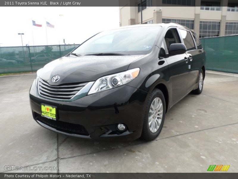 Black / Light Gray 2011 Toyota Sienna XLE