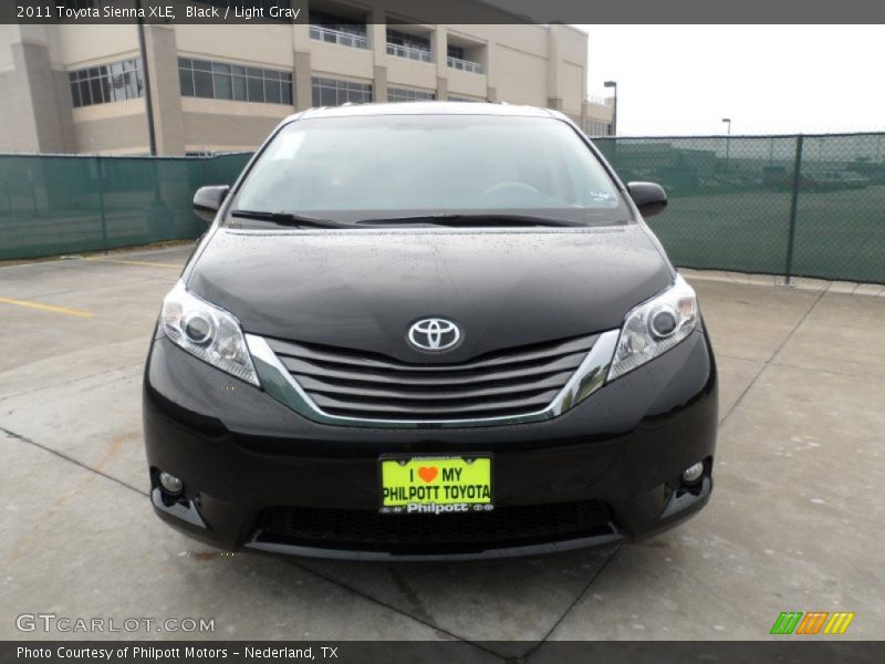 Black / Light Gray 2011 Toyota Sienna XLE