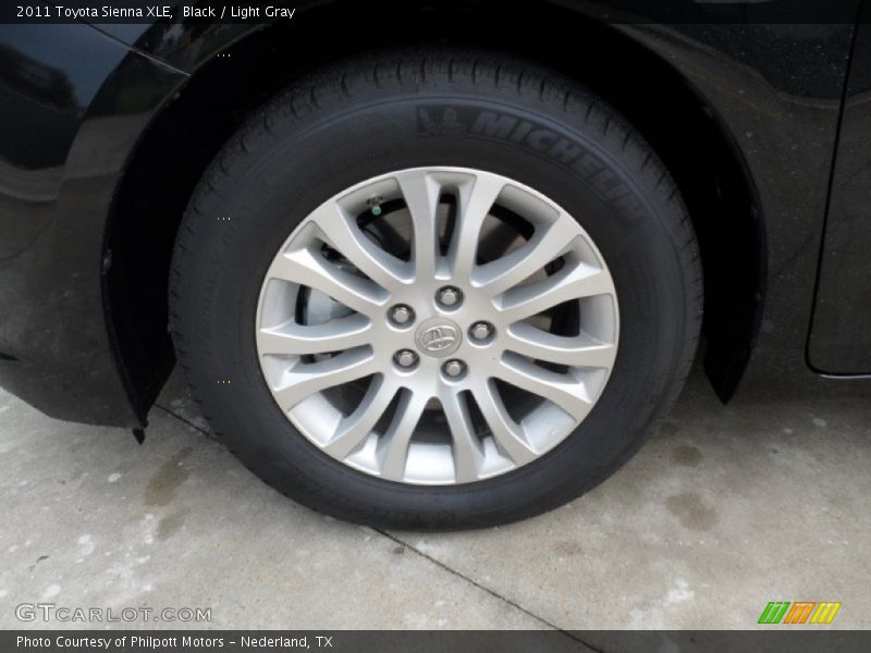 Black / Light Gray 2011 Toyota Sienna XLE