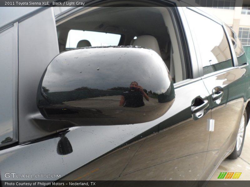Black / Light Gray 2011 Toyota Sienna XLE