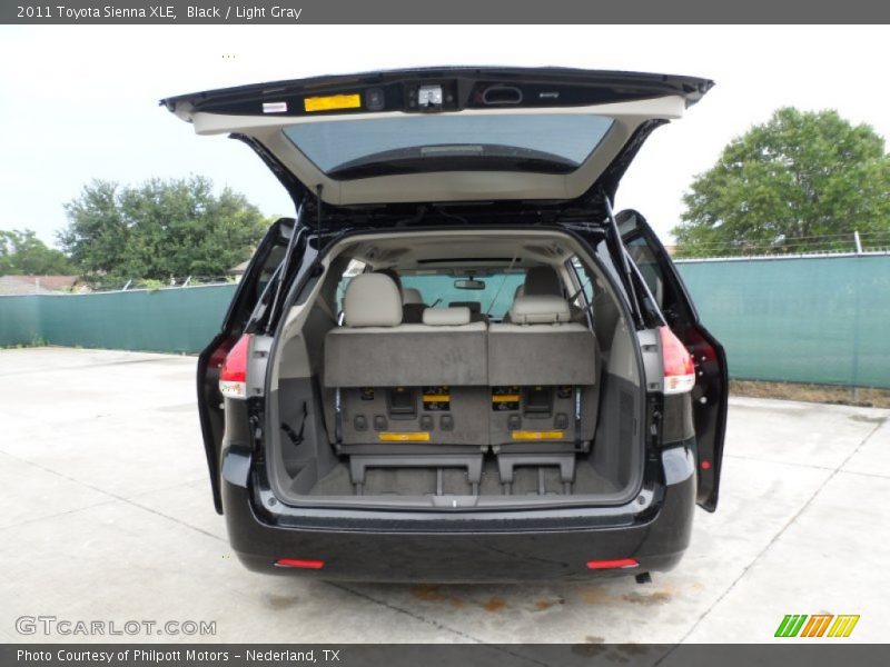 Black / Light Gray 2011 Toyota Sienna XLE