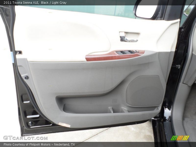 Black / Light Gray 2011 Toyota Sienna XLE