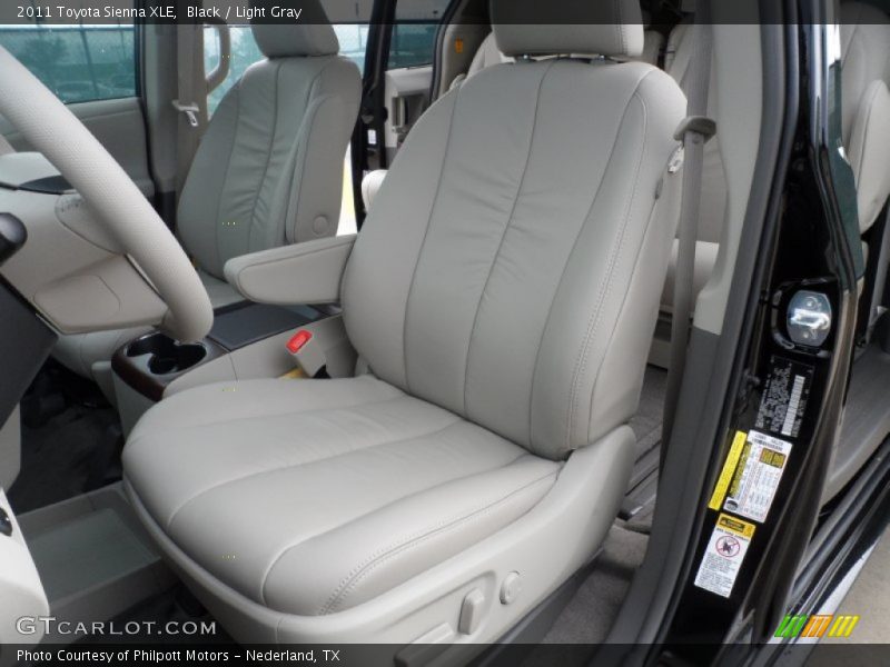 Black / Light Gray 2011 Toyota Sienna XLE
