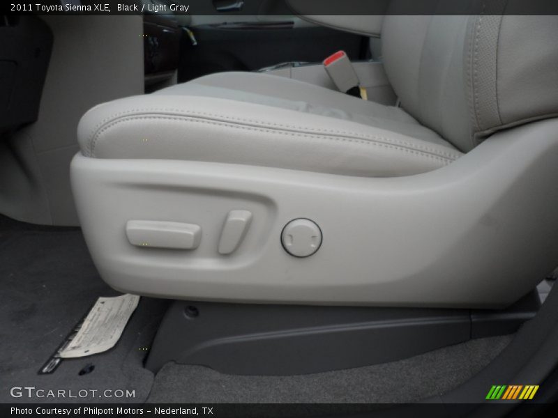 Black / Light Gray 2011 Toyota Sienna XLE
