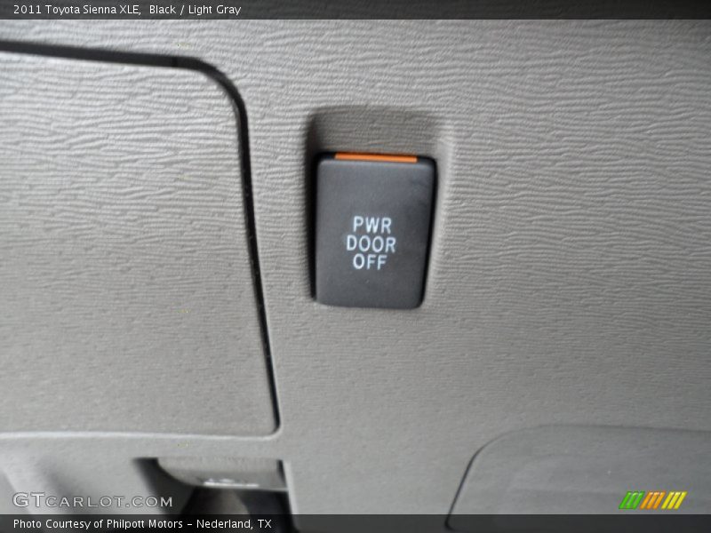 Black / Light Gray 2011 Toyota Sienna XLE