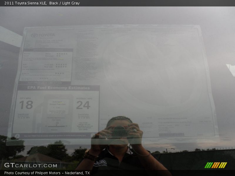 Black / Light Gray 2011 Toyota Sienna XLE