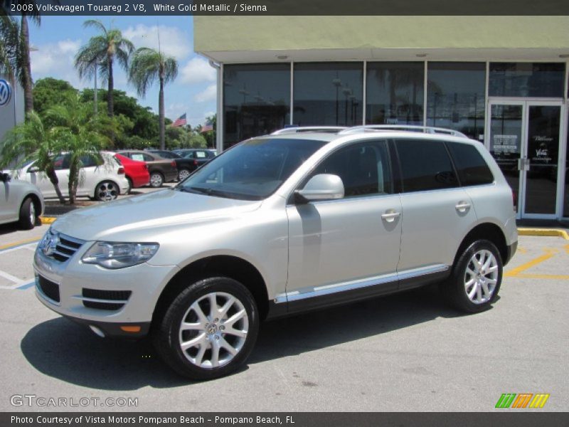 Front 3/4 View of 2008 Touareg 2 V8