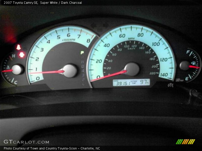 Super White / Dark Charcoal 2007 Toyota Camry SE