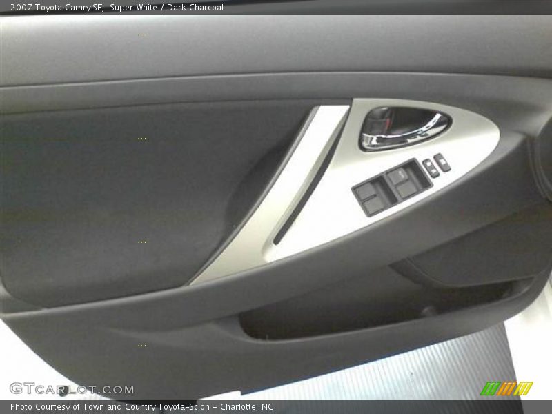 Super White / Dark Charcoal 2007 Toyota Camry SE