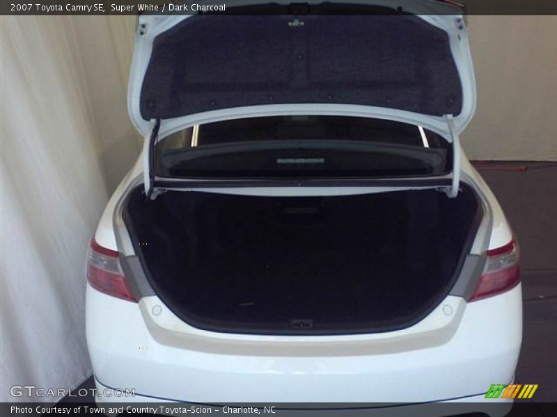 Super White / Dark Charcoal 2007 Toyota Camry SE