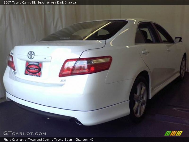 Super White / Dark Charcoal 2007 Toyota Camry SE
