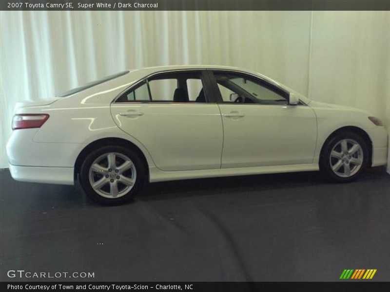 Super White / Dark Charcoal 2007 Toyota Camry SE