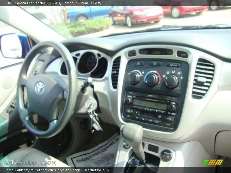 Indigo Ink Pearl / Gray 2005 Toyota Highlander V6 4WD
