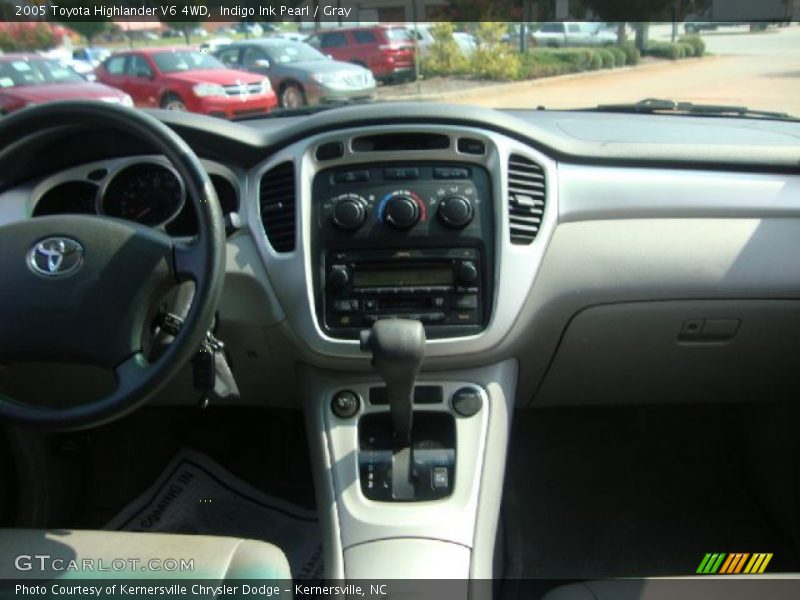 Indigo Ink Pearl / Gray 2005 Toyota Highlander V6 4WD