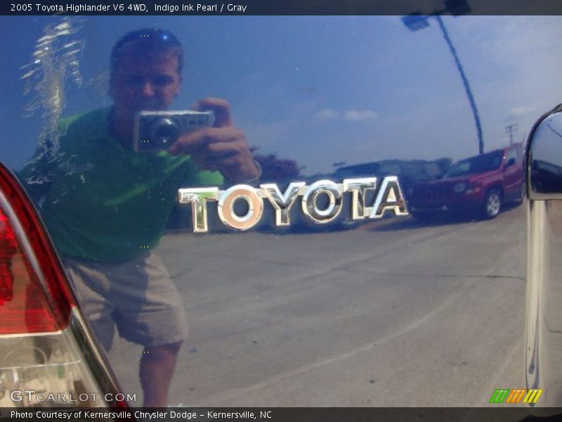 Indigo Ink Pearl / Gray 2005 Toyota Highlander V6 4WD