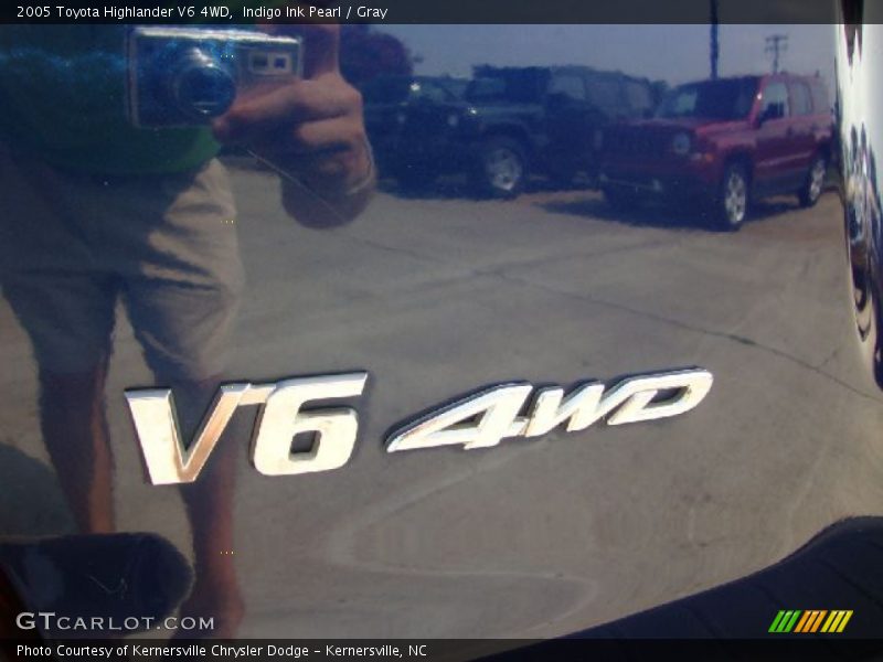 Indigo Ink Pearl / Gray 2005 Toyota Highlander V6 4WD
