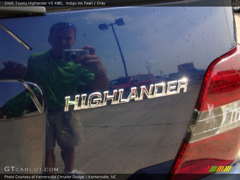 Indigo Ink Pearl / Gray 2005 Toyota Highlander V6 4WD