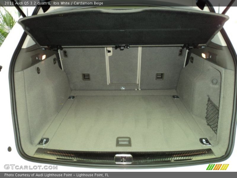  2011 Q5 3.2 quattro Trunk