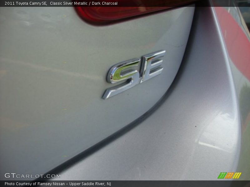 Classic Silver Metallic / Dark Charcoal 2011 Toyota Camry SE