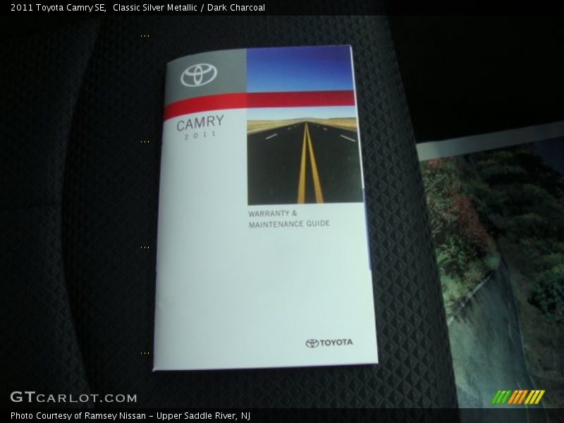 Classic Silver Metallic / Dark Charcoal 2011 Toyota Camry SE