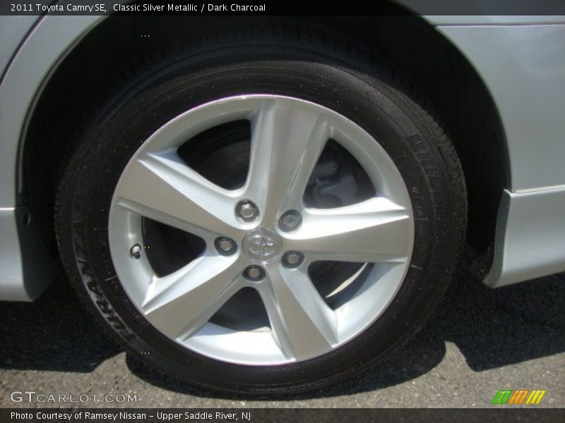 Classic Silver Metallic / Dark Charcoal 2011 Toyota Camry SE