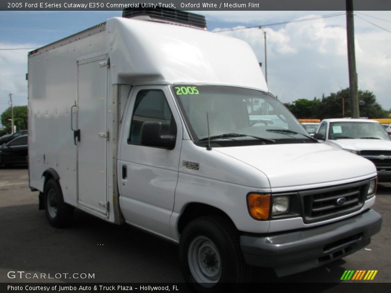 Oxford White / Medium Flint 2005 Ford E Series Cutaway E350 Commercial Utility Truck