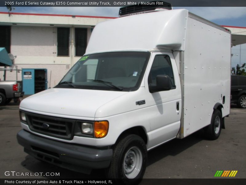 Oxford White / Medium Flint 2005 Ford E Series Cutaway E350 Commercial Utility Truck