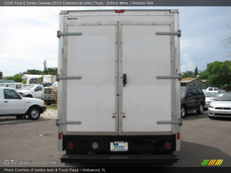 Oxford White / Medium Flint 2005 Ford E Series Cutaway E350 Commercial Utility Truck