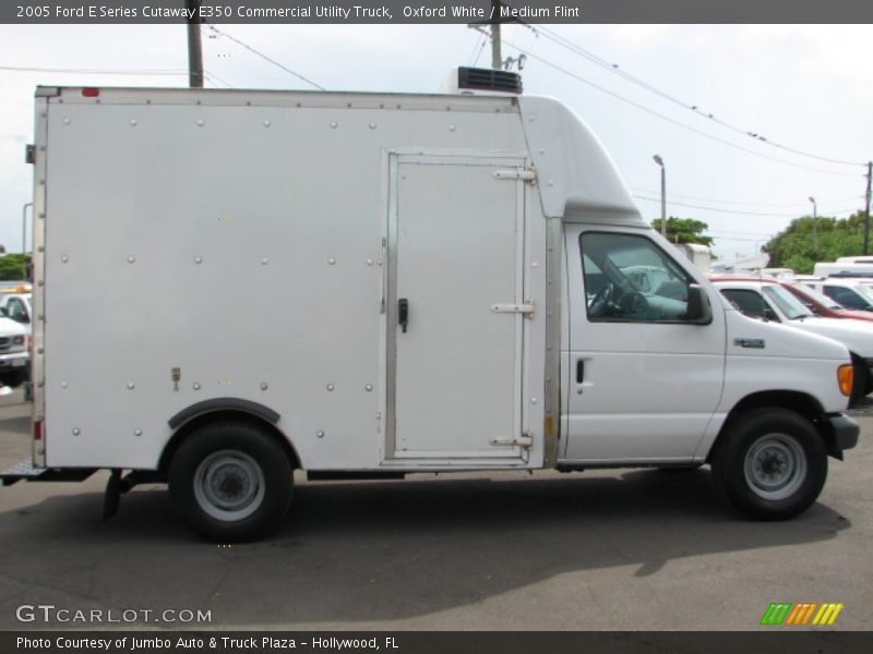 Oxford White / Medium Flint 2005 Ford E Series Cutaway E350 Commercial Utility Truck