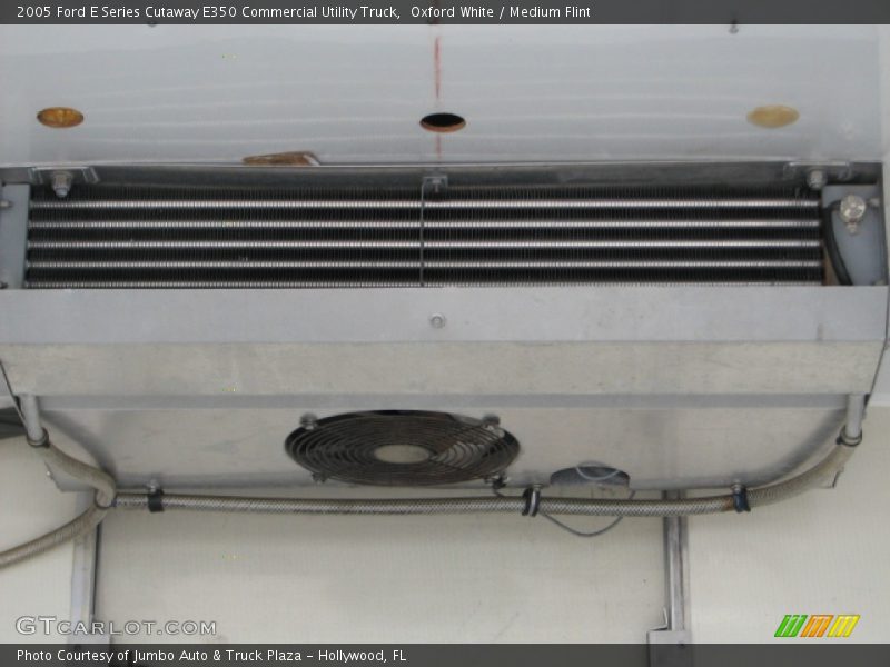 Oxford White / Medium Flint 2005 Ford E Series Cutaway E350 Commercial Utility Truck