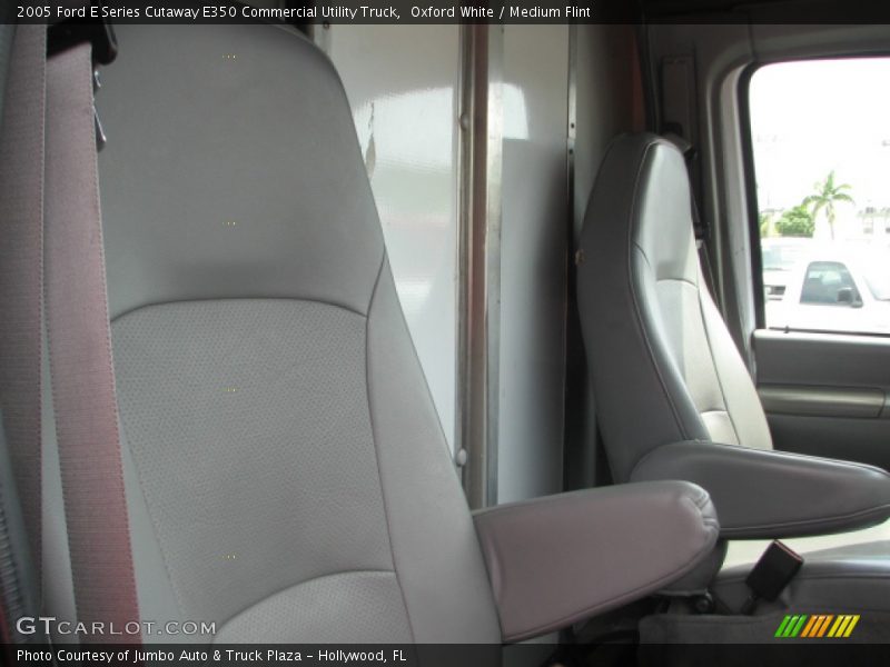 Oxford White / Medium Flint 2005 Ford E Series Cutaway E350 Commercial Utility Truck