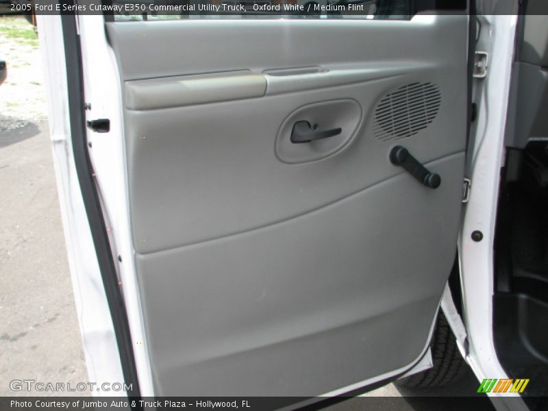 Oxford White / Medium Flint 2005 Ford E Series Cutaway E350 Commercial Utility Truck