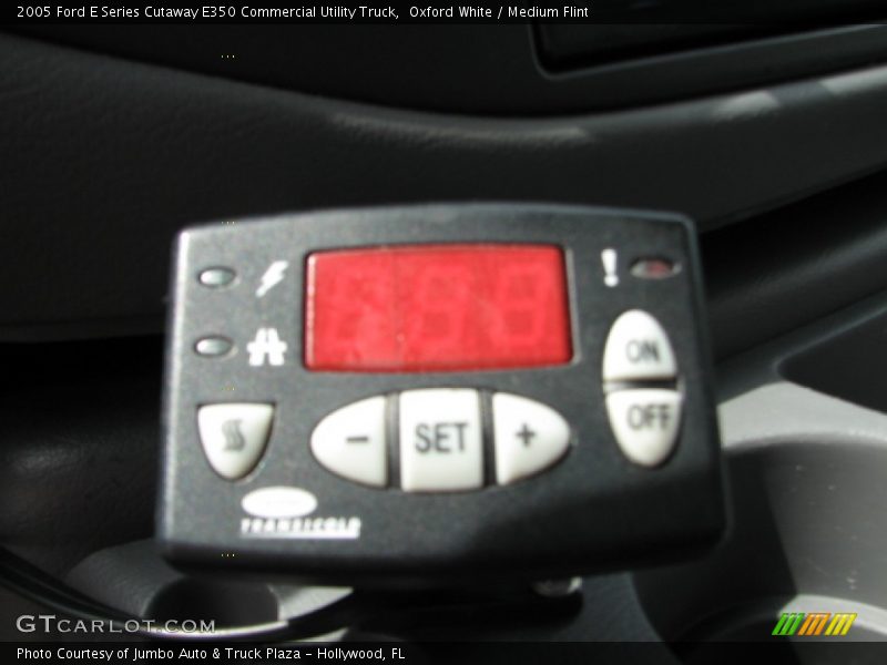 Oxford White / Medium Flint 2005 Ford E Series Cutaway E350 Commercial Utility Truck