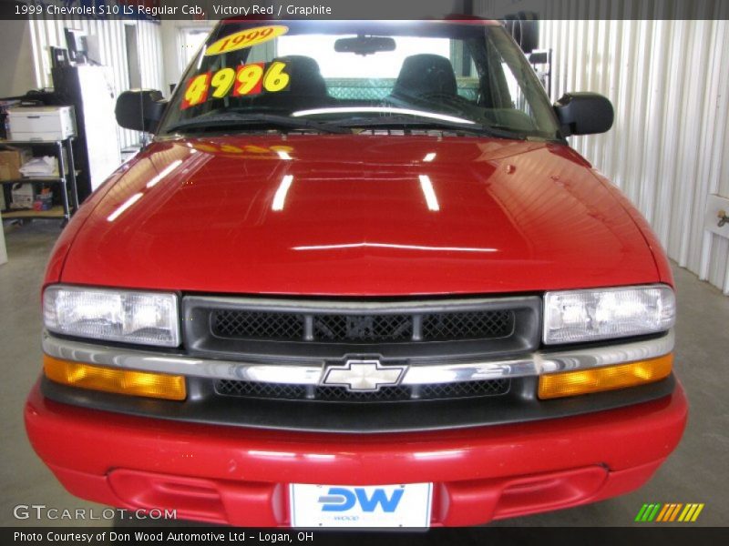 Victory Red / Graphite 1999 Chevrolet S10 LS Regular Cab