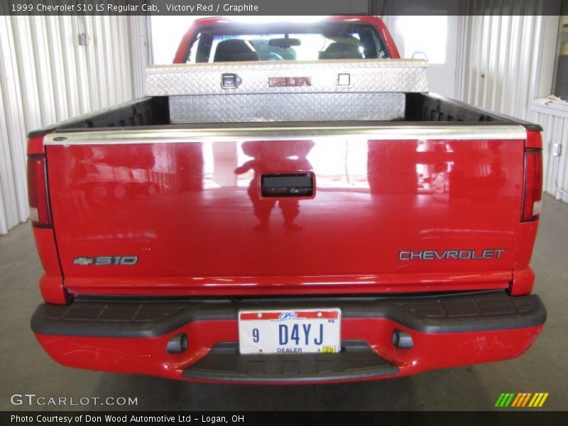 Victory Red / Graphite 1999 Chevrolet S10 LS Regular Cab