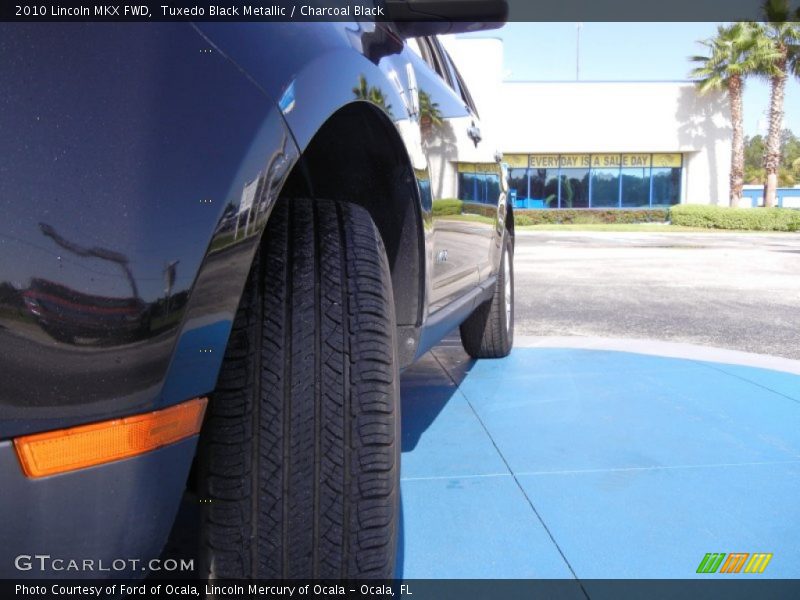 Tuxedo Black Metallic / Charcoal Black 2010 Lincoln MKX FWD