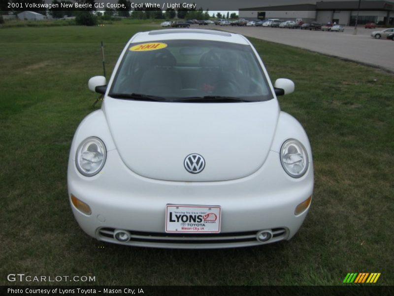 Cool White / Light Grey 2001 Volkswagen New Beetle GLS Coupe