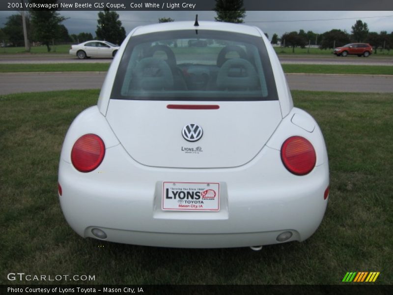 Cool White / Light Grey 2001 Volkswagen New Beetle GLS Coupe