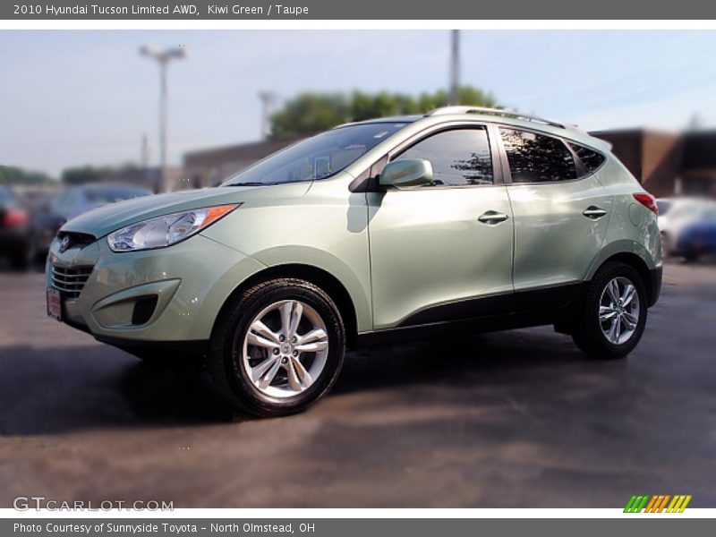 Front 3/4 View of 2010 Tucson Limited AWD