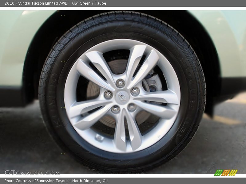  2010 Tucson Limited AWD Wheel