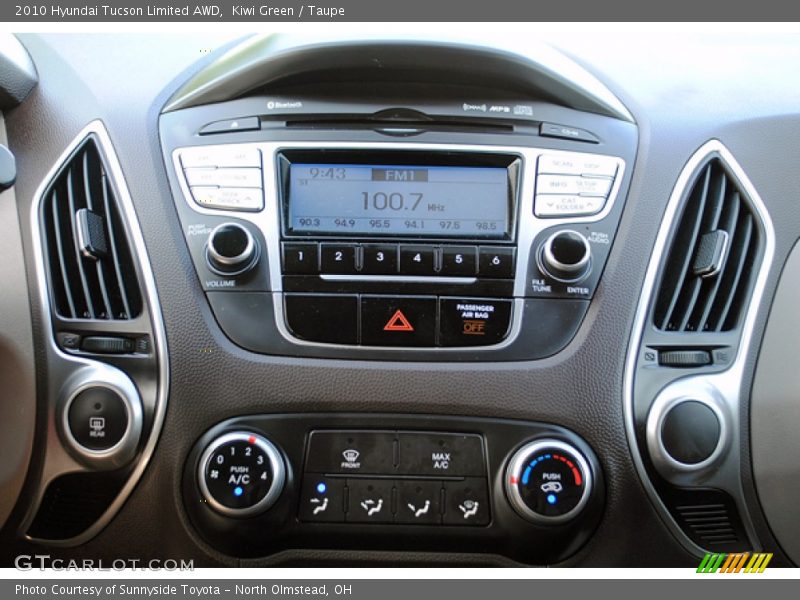 Controls of 2010 Tucson Limited AWD