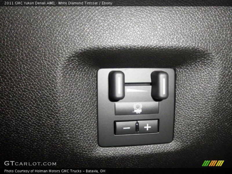 White Diamond Tintcoat / Ebony 2011 GMC Yukon Denali AWD