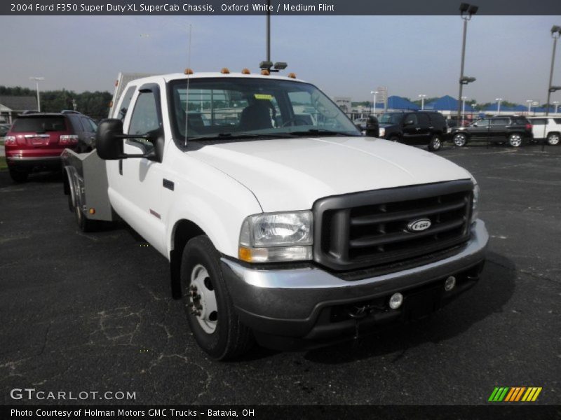 Oxford White / Medium Flint 2004 Ford F350 Super Duty XL SuperCab Chassis