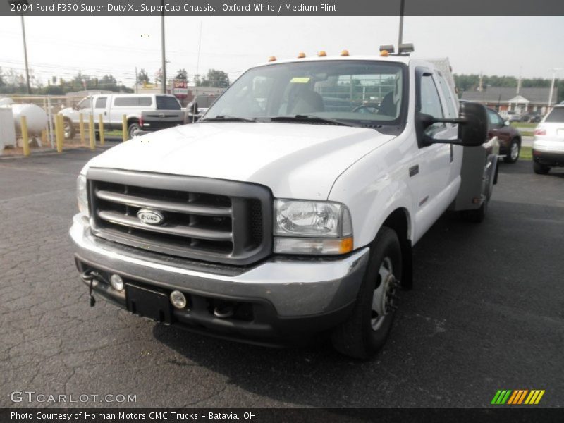 Oxford White / Medium Flint 2004 Ford F350 Super Duty XL SuperCab Chassis